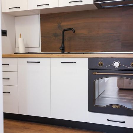 "Middlenest" Central Apartment ティラナ エクステリア 写真