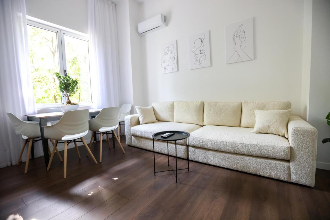 "Middlenest" Central Apartment ティラナ エクステリア 写真