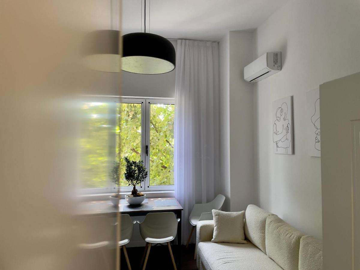 "Middlenest" Central Apartment ティラナ エクステリア 写真