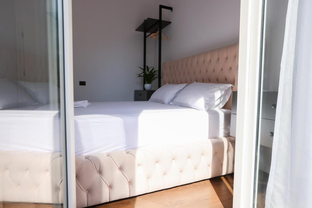 "Middlenest" Central Apartment ティラナ エクステリア 写真