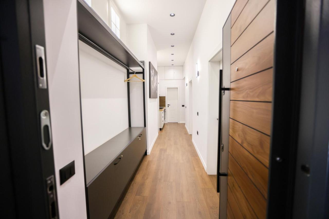 "Middlenest" Central Apartment ティラナ エクステリア 写真